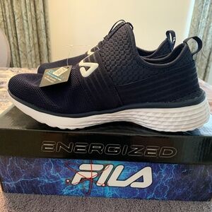 Brand New Men's FILA "FONDATO SLIP" Sneakers - Size 9